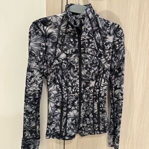 lululemon athletica Black and White Floral Long Sleeve Define Jacket Size 2